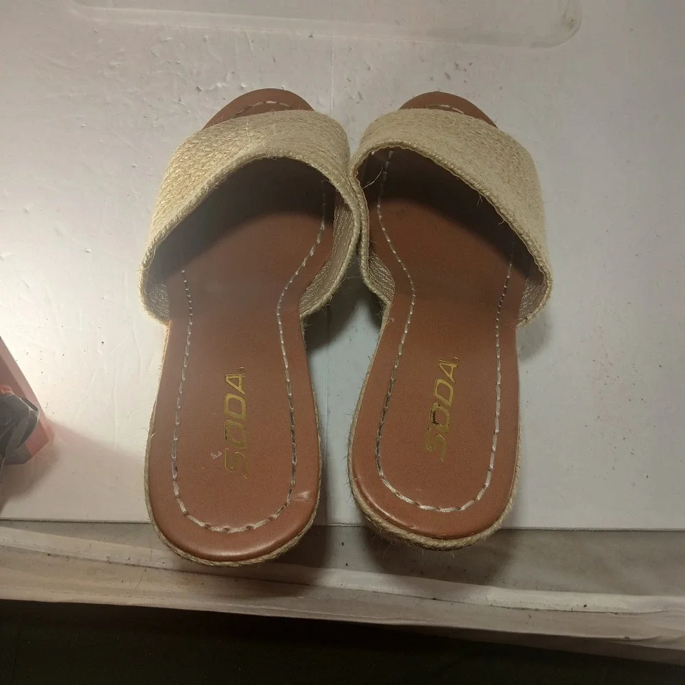Soda platform wedge